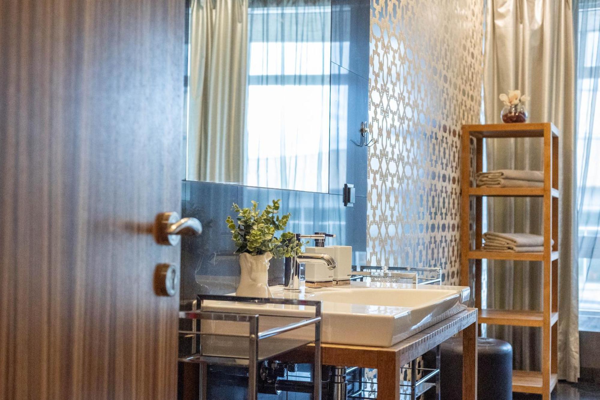Royal Suites Whith Free Parking Рига Екстер'єр фото