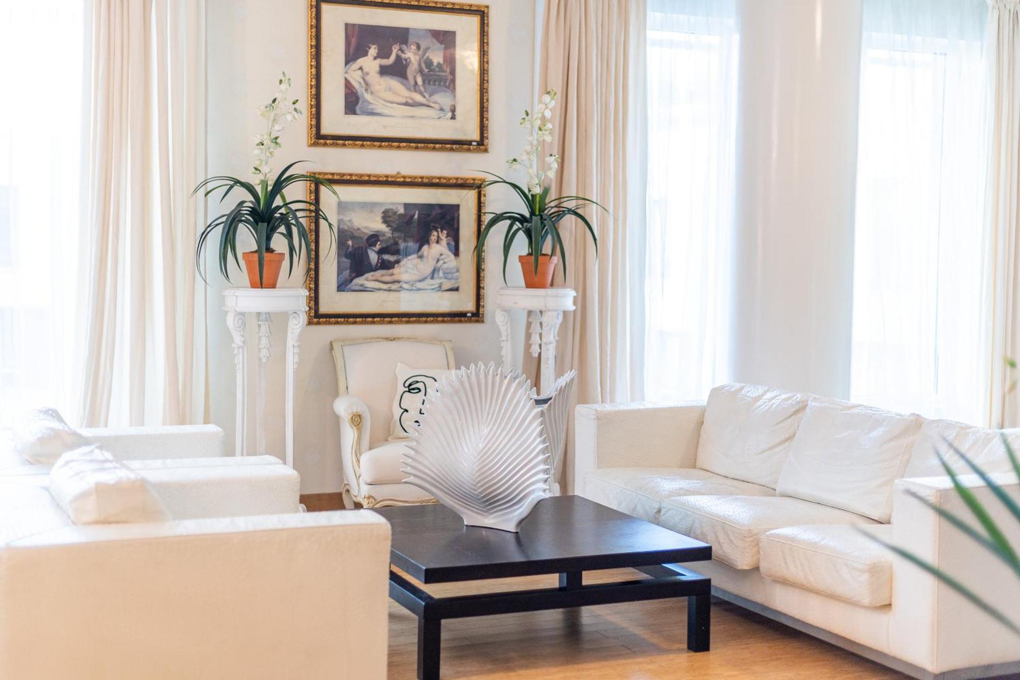Royal Suites Whith Free Parking Рига Екстер'єр фото