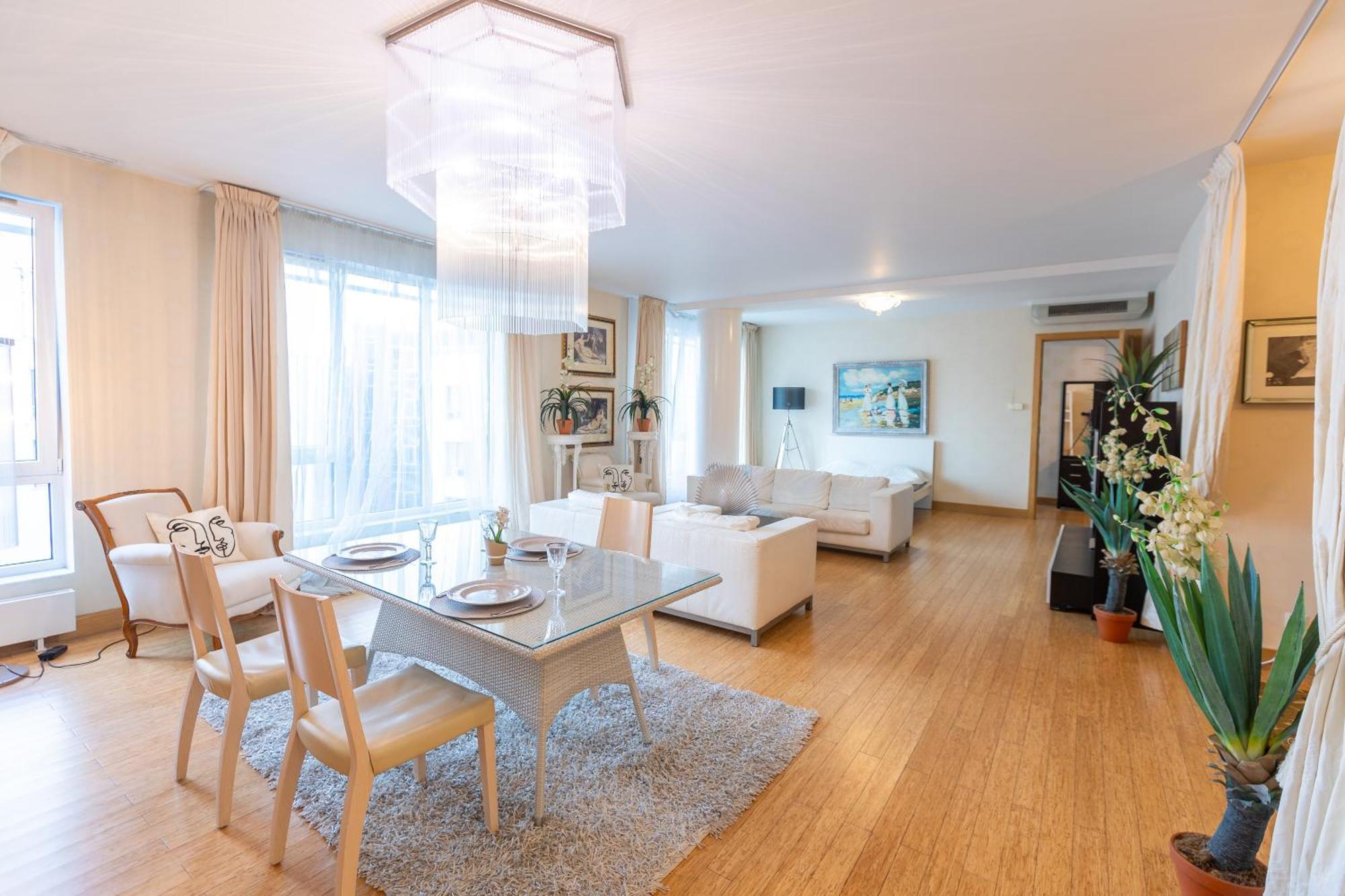 Royal Suites Whith Free Parking Рига Екстер'єр фото